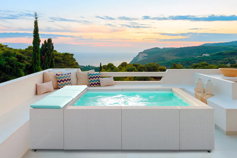 piscina dentro casa