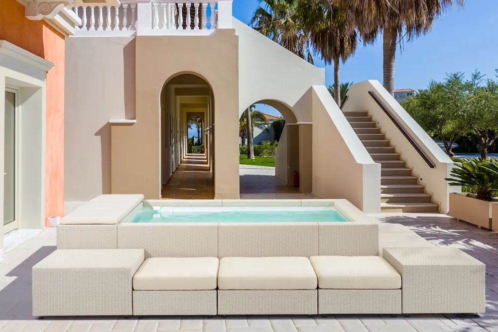 mini piscina moderna villa