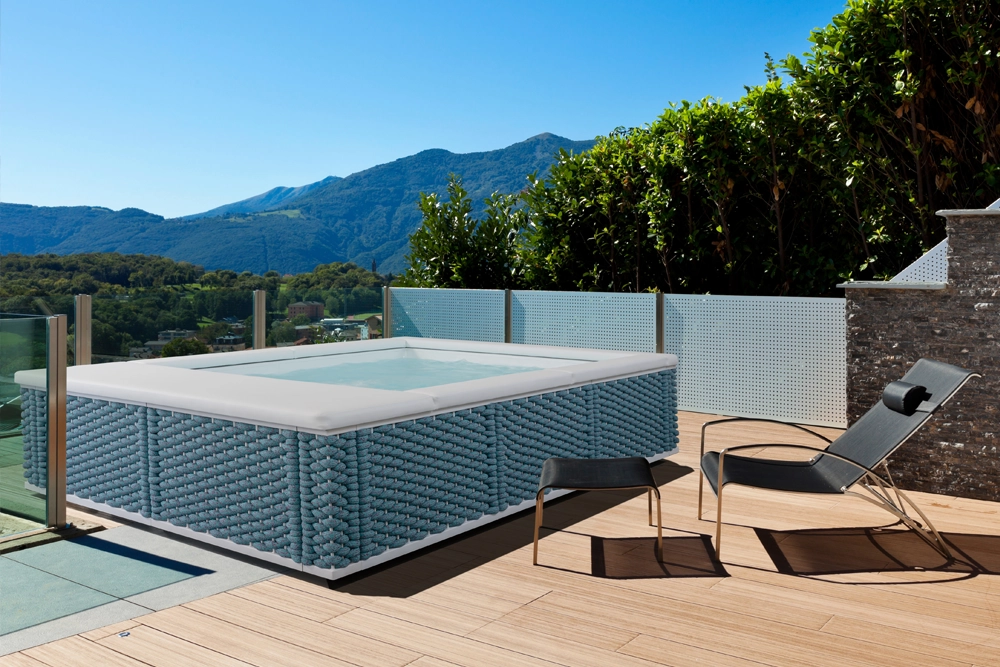 Minipiscina esterno con rivestimento in corda nautica