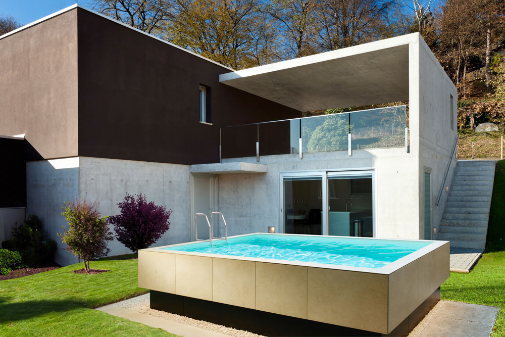 Piscina fuori terra rigida - rivestimento in lastre ceramiche