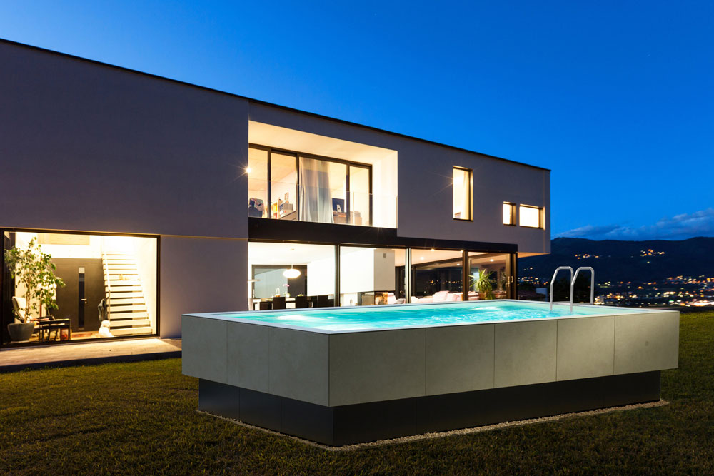 Piscina fuori terra rigida - rivestimento in lastre ceramiche