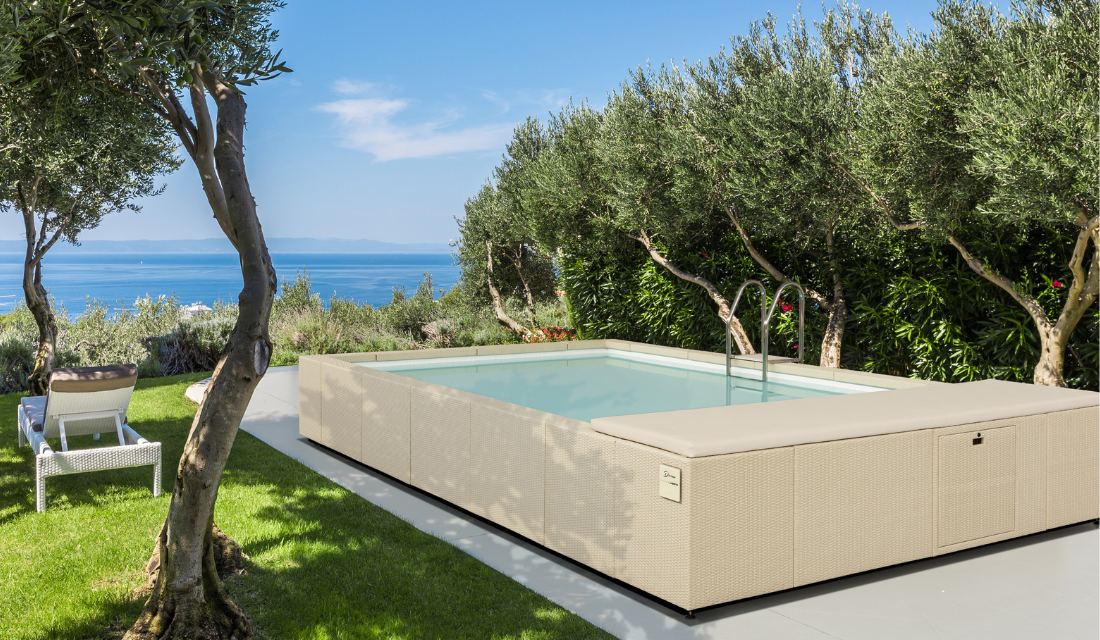 Piscina fuori terra design in rattan con living